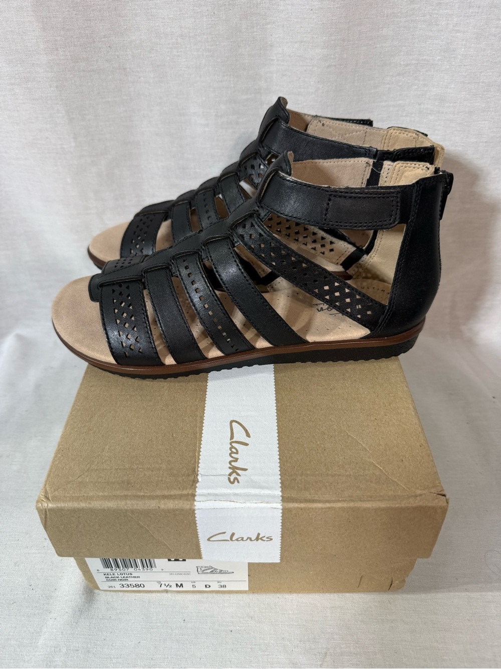 Clarks Women’s Black Strappy Perforated Sandals Size 7.5